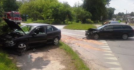 Wypadek dwóch samochodów osobowych na ulicy Świętokrzyskiej w Ostrowcu Świętokrzyskim