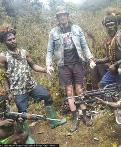 Pilot w niewoli Papuasów. Zdjęcie błyskawicznie obiega świat