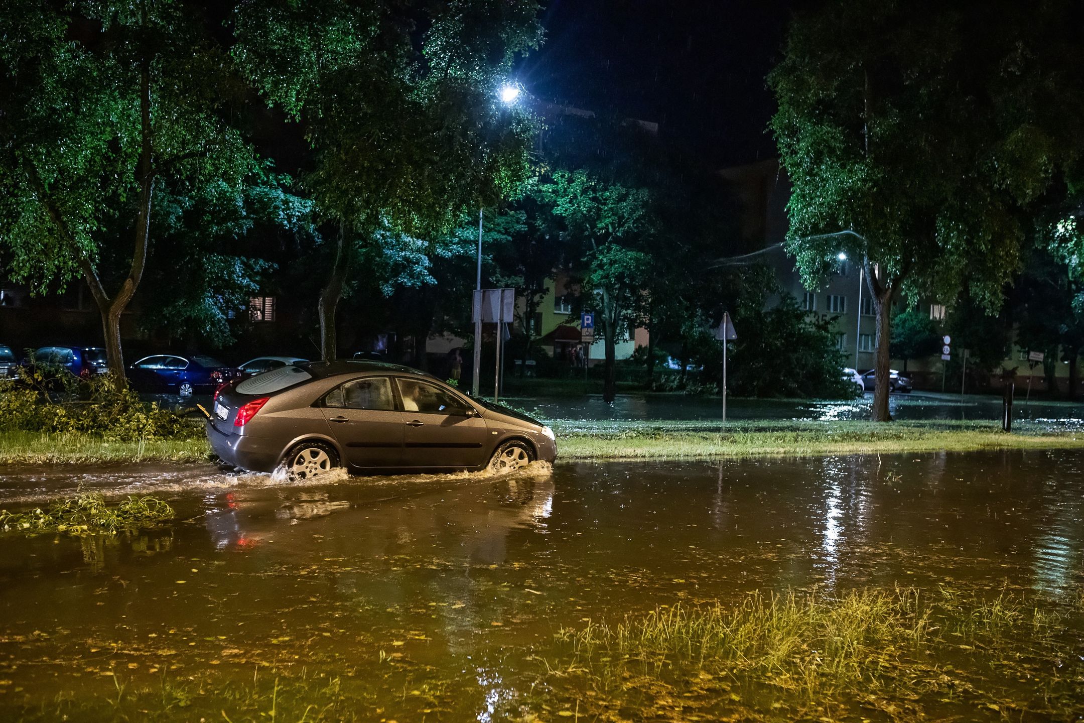Płock, 15.07.2021. Zalania po burzy, która przeszła nad Płockiem w nocy z 14 na 15 bm. (mr) PAP/Szymon Łabiński