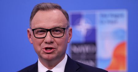 "Padłem". Andrzej Duda pokazał mema o sobie i Karolu Nawrockim