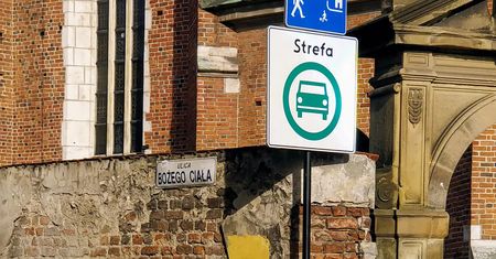 Radni Krakowa zdecydowali. Najstarsze auta nie wjadą do Strefy Czystego Transportu