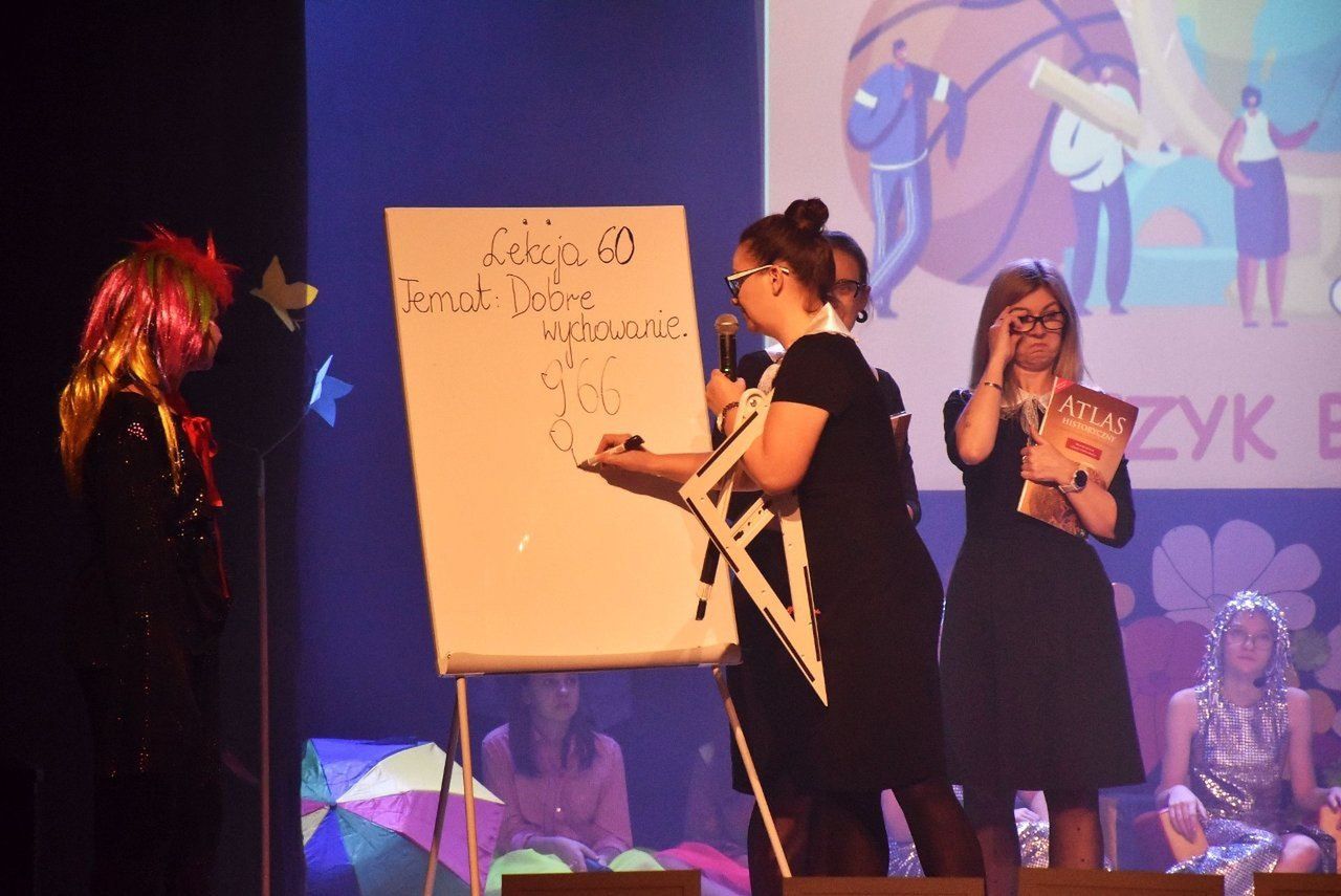 SP 9 Malbork wystawia przedstawienie dla Zosi