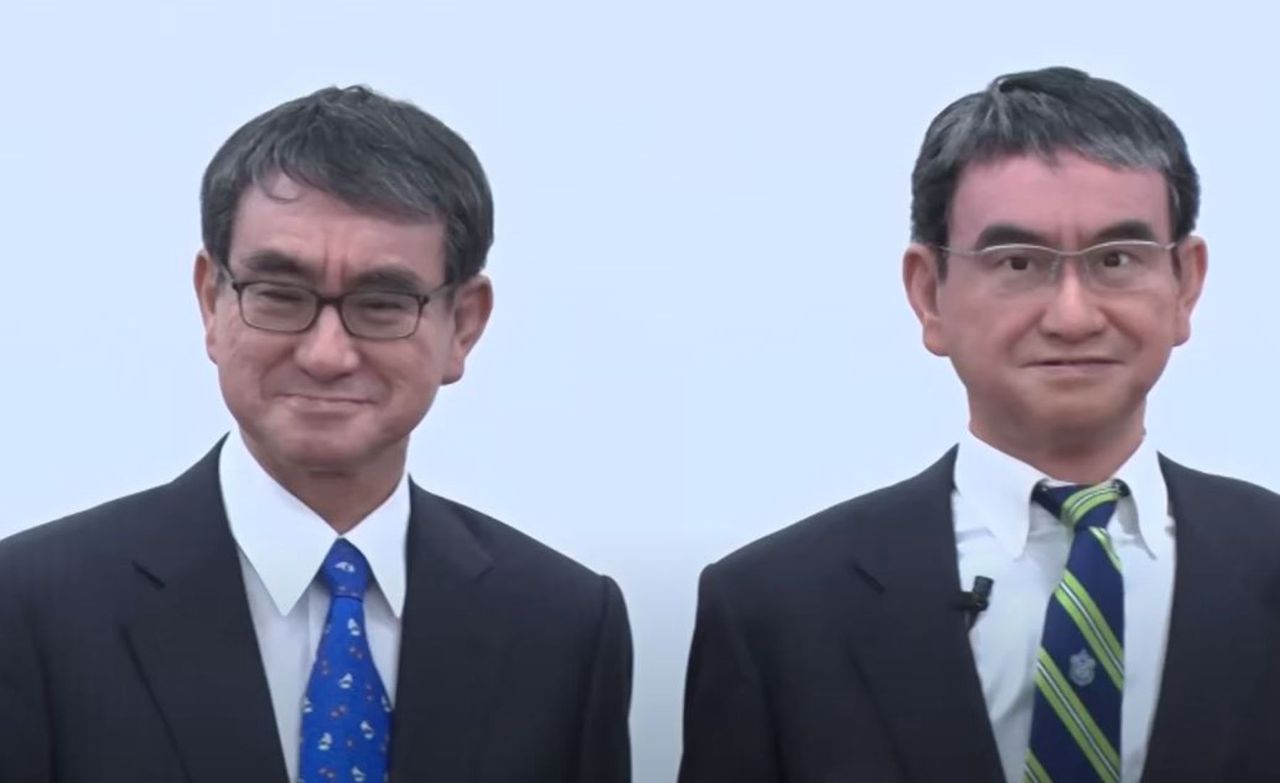Japończycy zbudowali humanoidalnego robota. Przypomina ich ministra