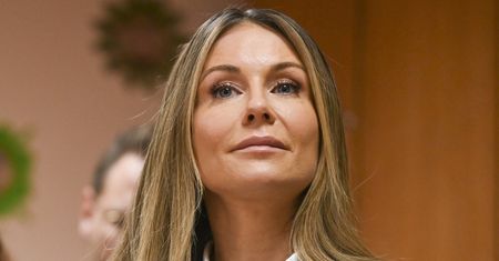 Tak stawiła się w ambasadzie USA. Tylko spójrzcie na te spodnie