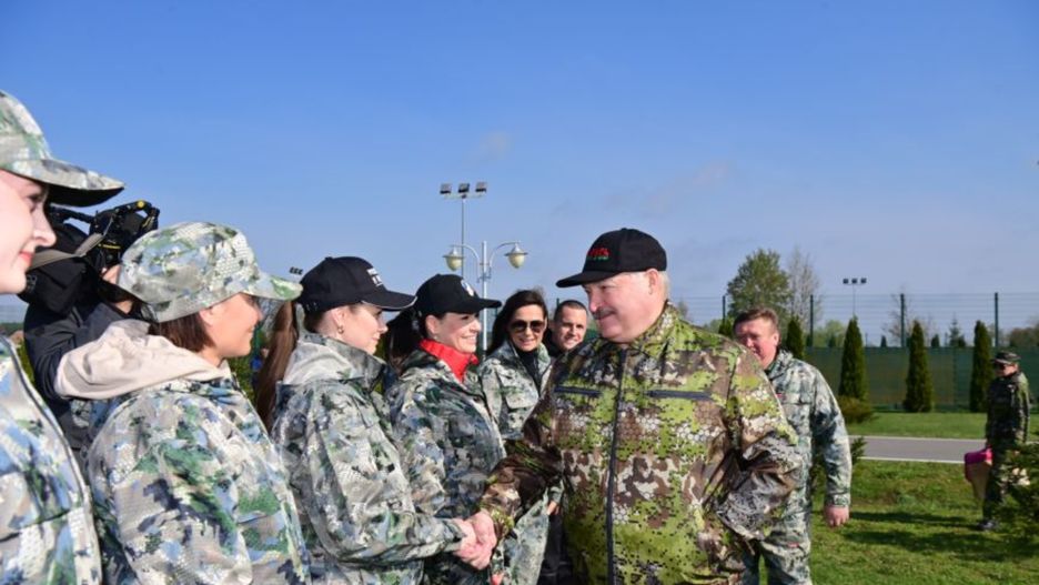 Aleksandr Łukaszenka w rodzinnym kołchozie