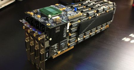 Half Life odpalony na 8x 3Dfx VooDoo 2 w SLI