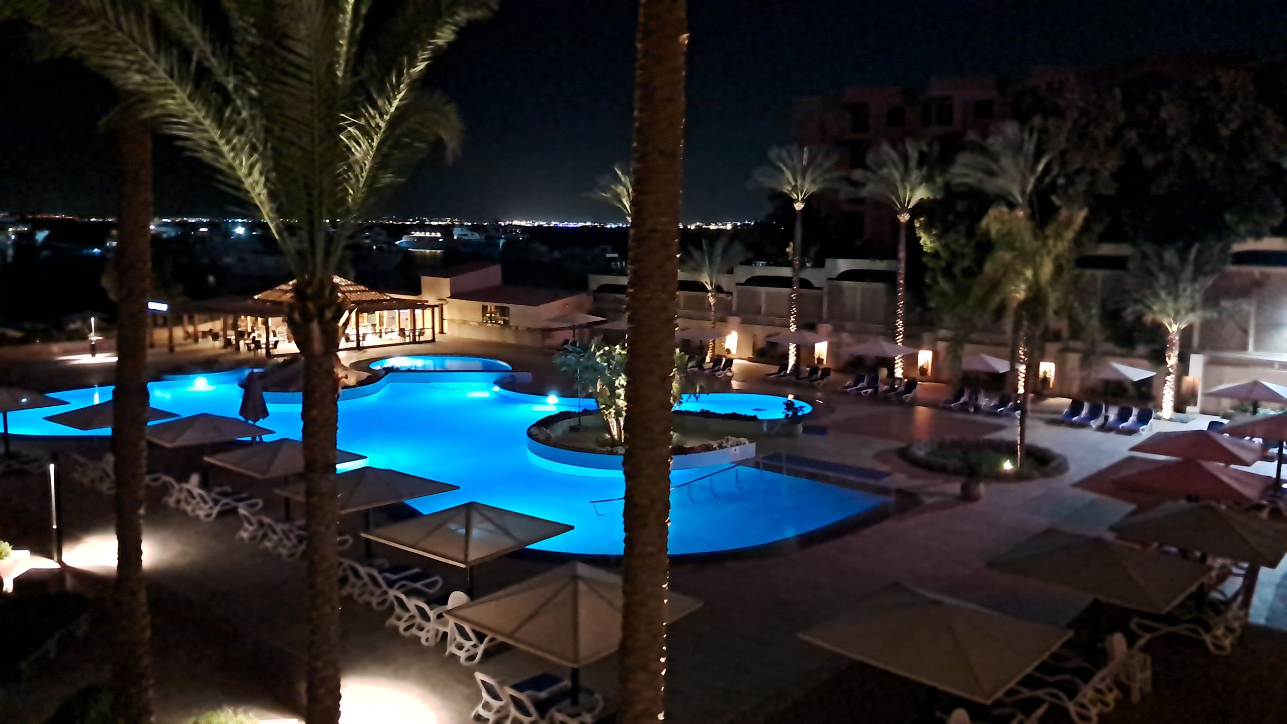 Z wewnętrznych basenów można korzystać o dowolnej porze