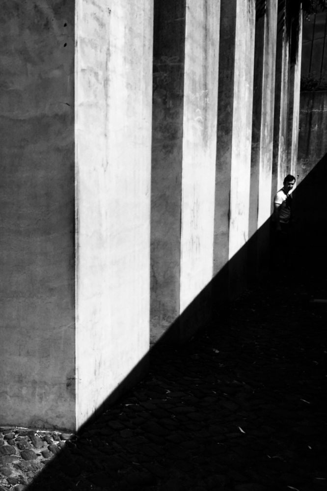 Cięcie światłem, czyli cienie w fotografiach Jose Luisa Barcii Fernandeza 11