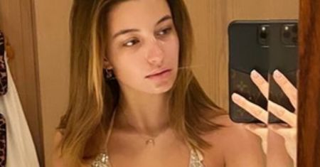 Julia Wieniawa chwali się płaskim brzuchem w CEKINOWYM BIKINI (FOTO)