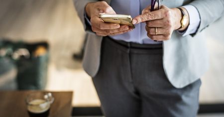 Czy stanie w pracy jest zdrowe? Eksperci obalają popularny mit