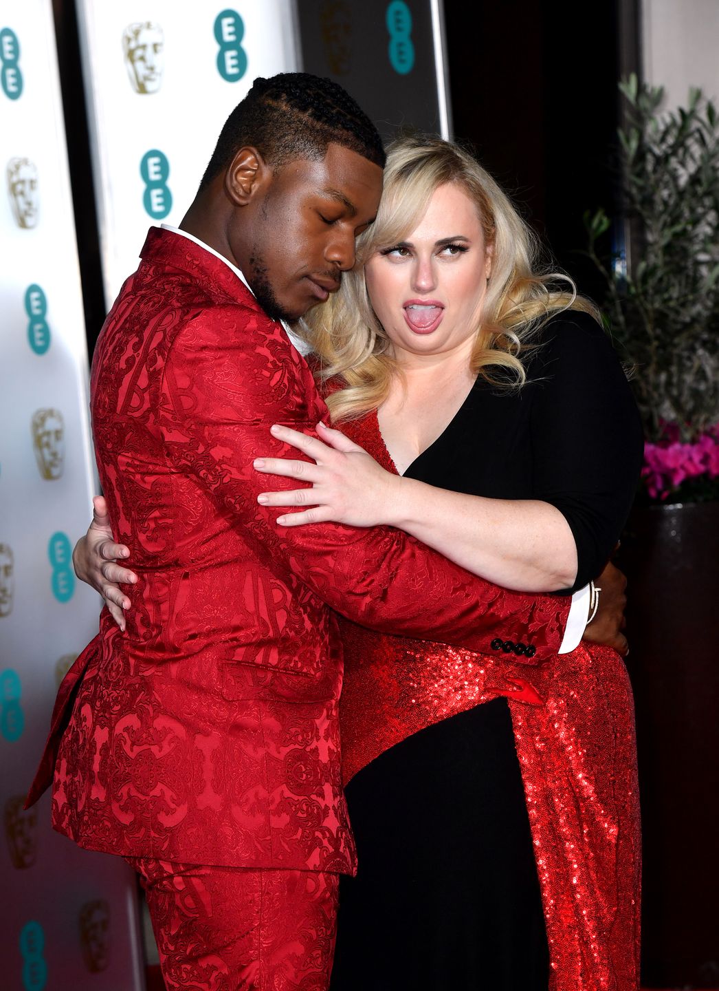 Rebel Wilson na gali BAFTA w 2020 roku