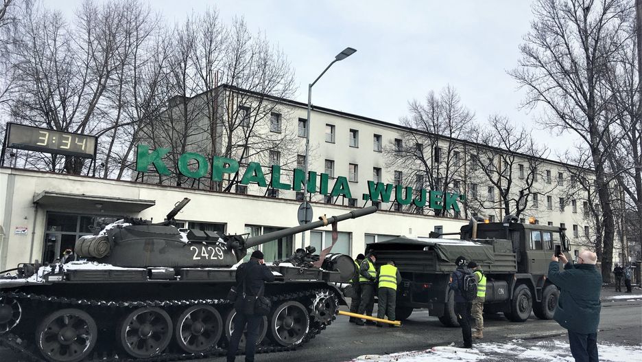 Katowice. Czołg T-55 dotarł do ŚCWiS.