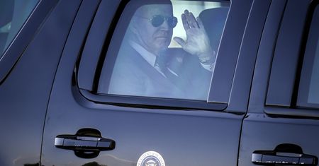 Joe Biden pojawił się z "Bestią". Opancerzona limuzyna ma na pokładzie krew dla prezydenta