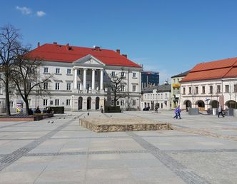 Matka posła PiS z pracą w zarządzie dróg. Nie musiała nawet stawać do konkursu