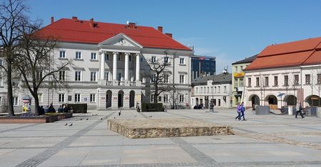 Matka posła PiS z pracą w zarządzie dróg. Nie musiała nawet stawać do konkursu