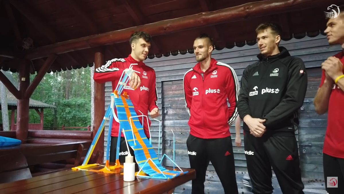 Polscy mistrzowie świata postanowili stworzyć własną, miniaturową skocznie narciarską.