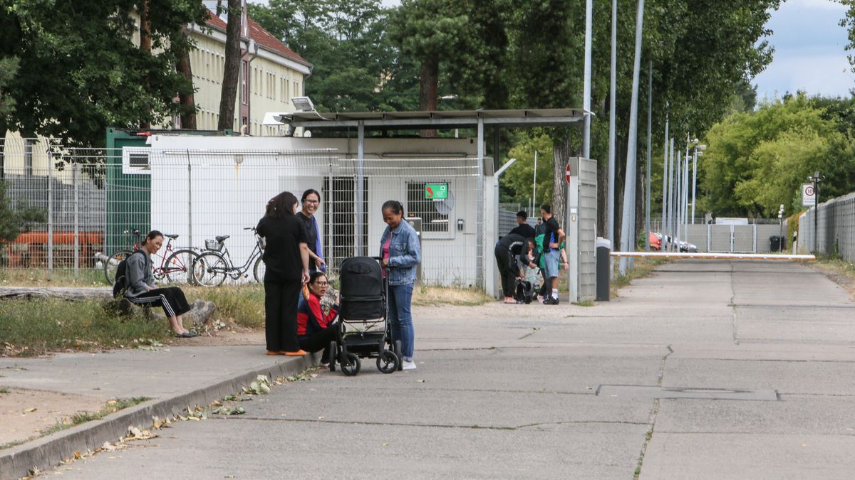 Obóz dla uchodźców w miejscowości Eisenhuettenstadt w Niemczech