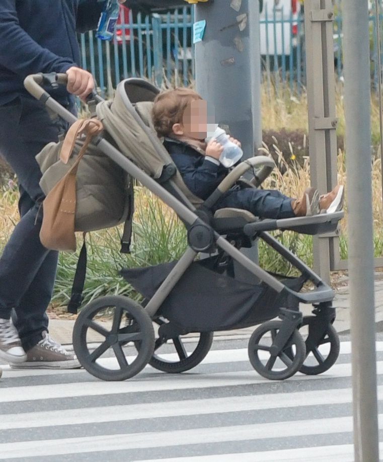 Katarzyna Sokołowska na rodzinnym spacerze