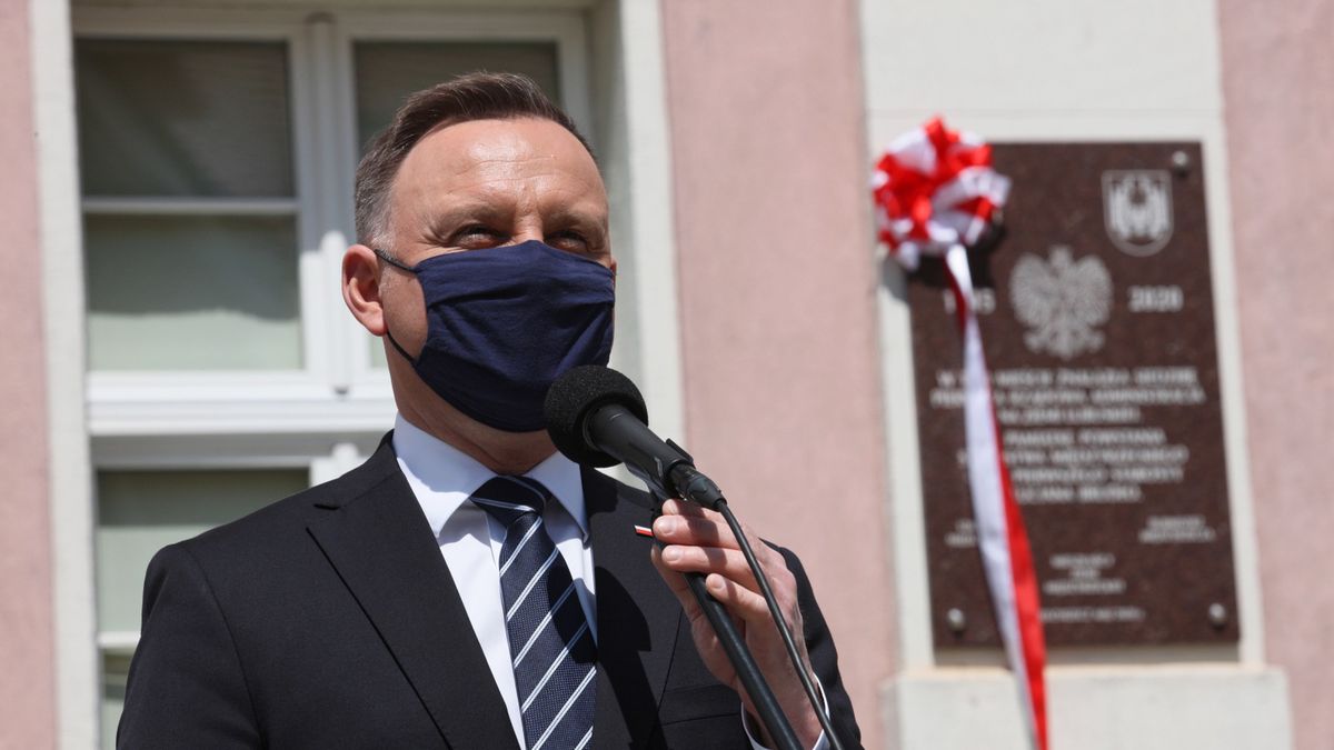 Trzaskowski goni Dudę