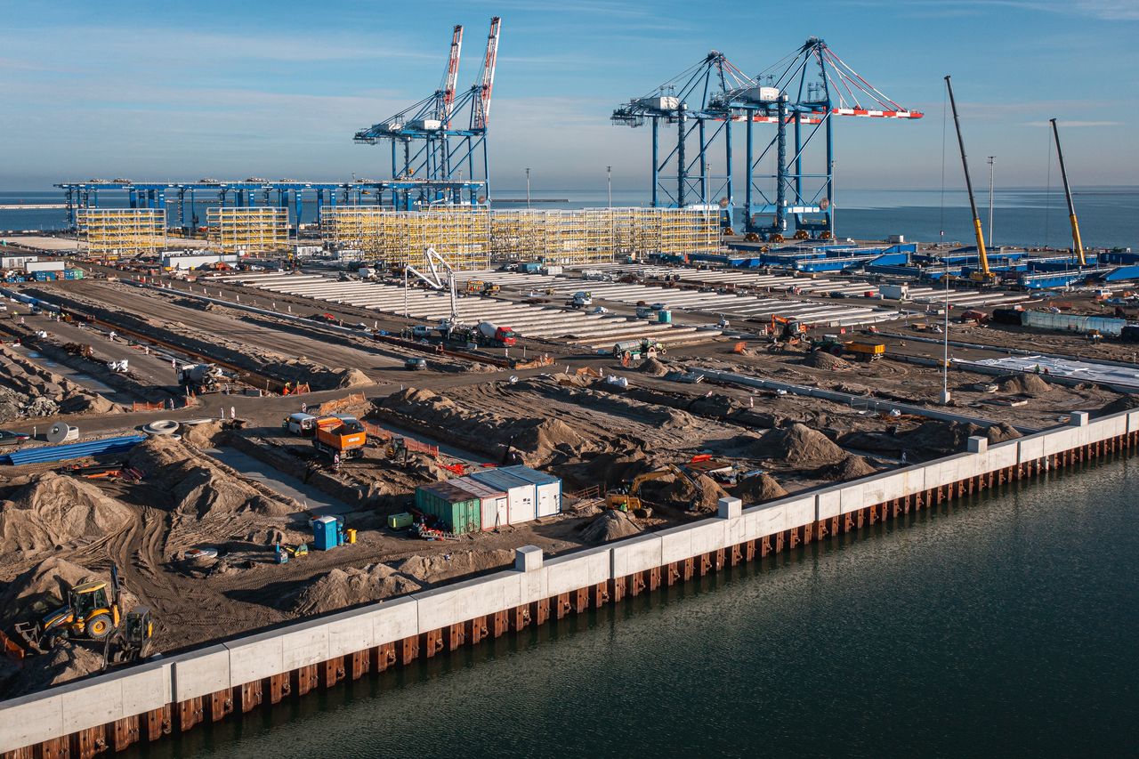 To umożliwi obsługę największych kontenerowców. Napędzi rozwój Polski