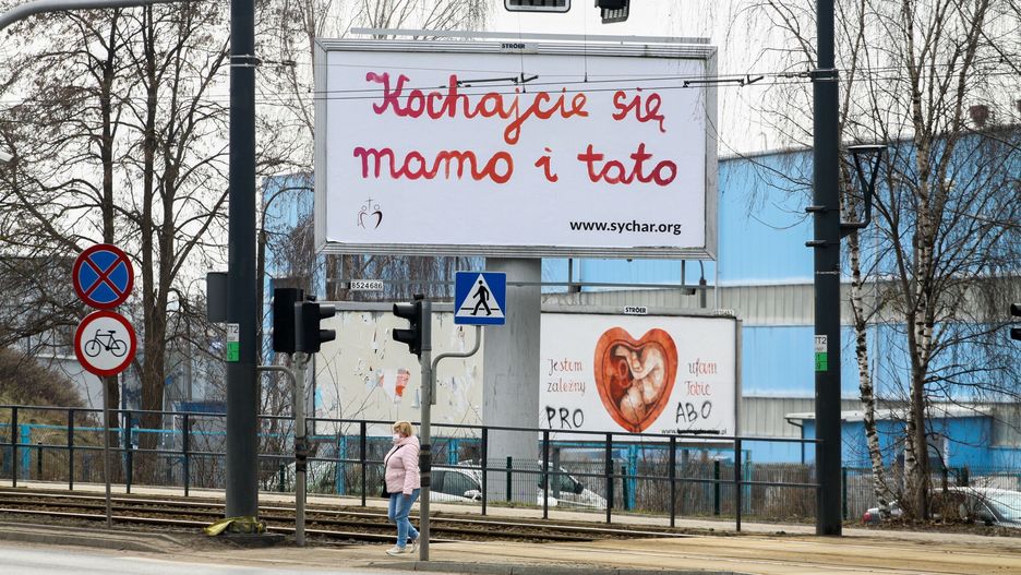 "Kochajcie się mamo i tato". Wielka akcja billboardowa w Polsce. Kto za nią stoi?