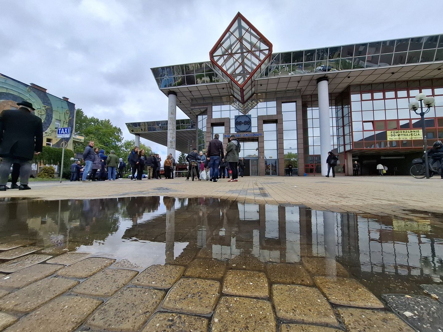 Częstochowianie protestują przeciwko rozbiórce dworca PKP