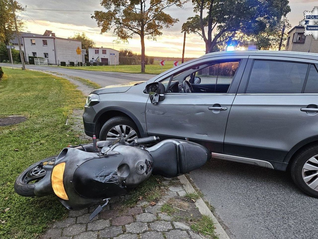Strzybnica: Bez prawa jazdy uciekał na motocyklu policji. Pościg zakończył się kolizją z radiowozem