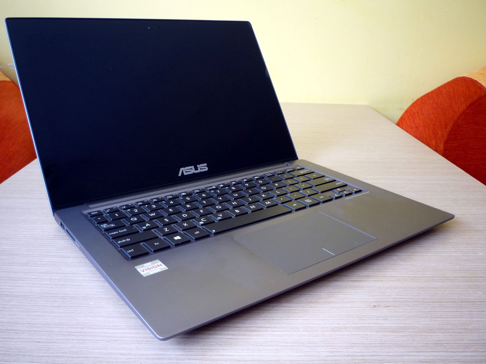 Asus VivoBook U38N – poręczny maluch z... 4-rdzeniowym procesorem [test] 4