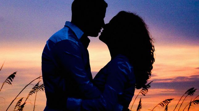 Tysiące facetów "wynajmują" dziewczyny w Sieci. Nie, tu nie chodzi o seks 1