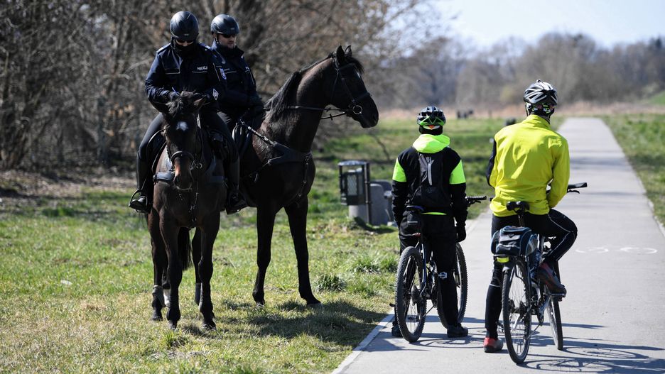 Koronawirus. Polska. Policja jest zadowolona z postawy Polaków w czasie epidemii Covid-19