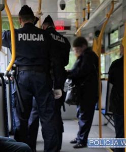 Jelenia Góra. Wsiadł do autobusu z hulajnogą, został brutalnie zatrzymany. Policja się tłumaczy