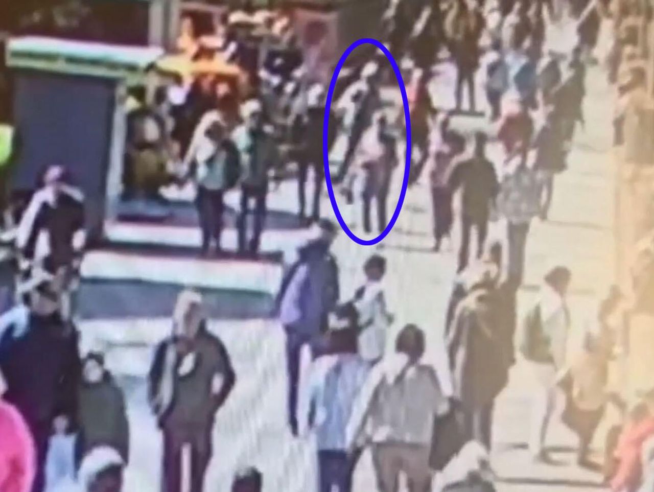 Jechał hulajnogą slalomem między pieszymi. Potrącił 71-letnią kobietę