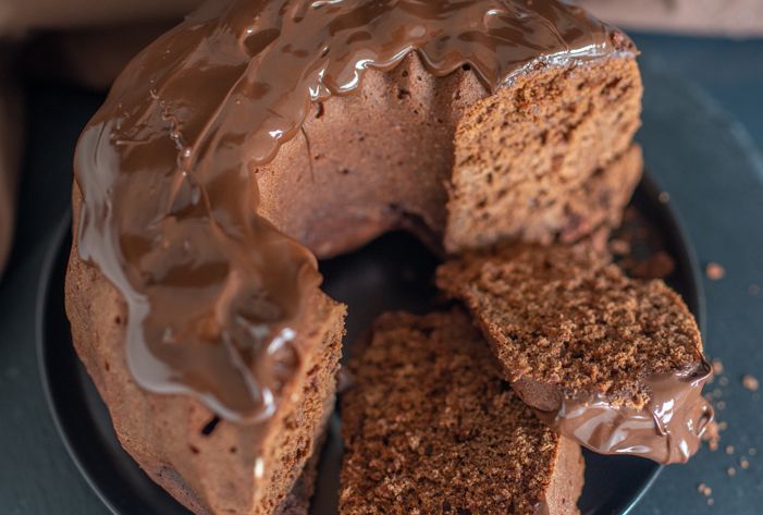 Mega puszysta babka czekoladowa. Potrzebujesz tylko białek i 4 składników