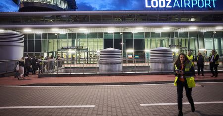 Ogromne straty lotniska w Łodzi. Miasto walczy o sprzedaż. W tle budowa CPK
