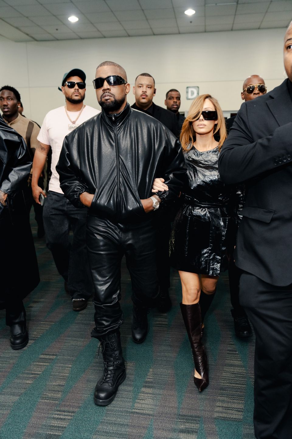 Kanye West i Bianca Censori wspierają North na evencie