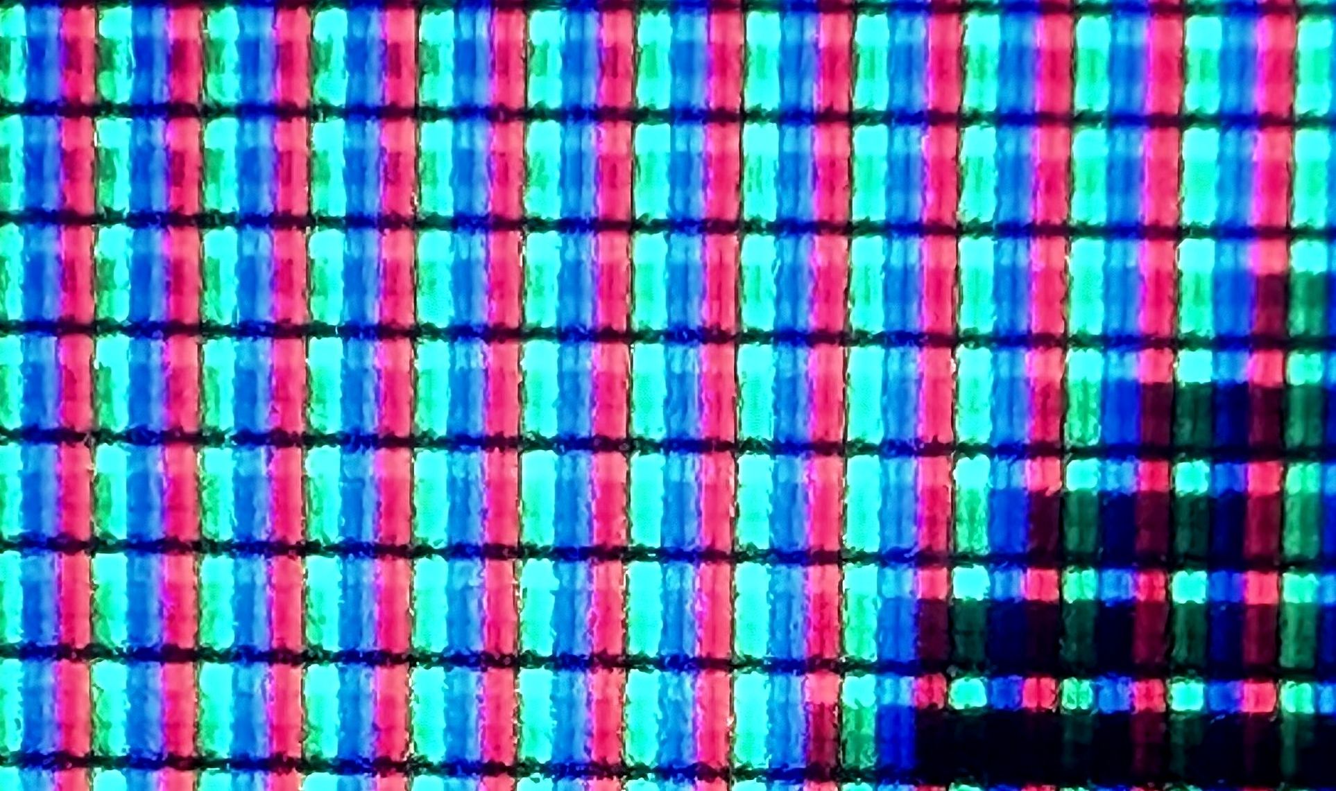 Samsung Micro RGB R95H - struktura subpiksela i powłoka matowa.