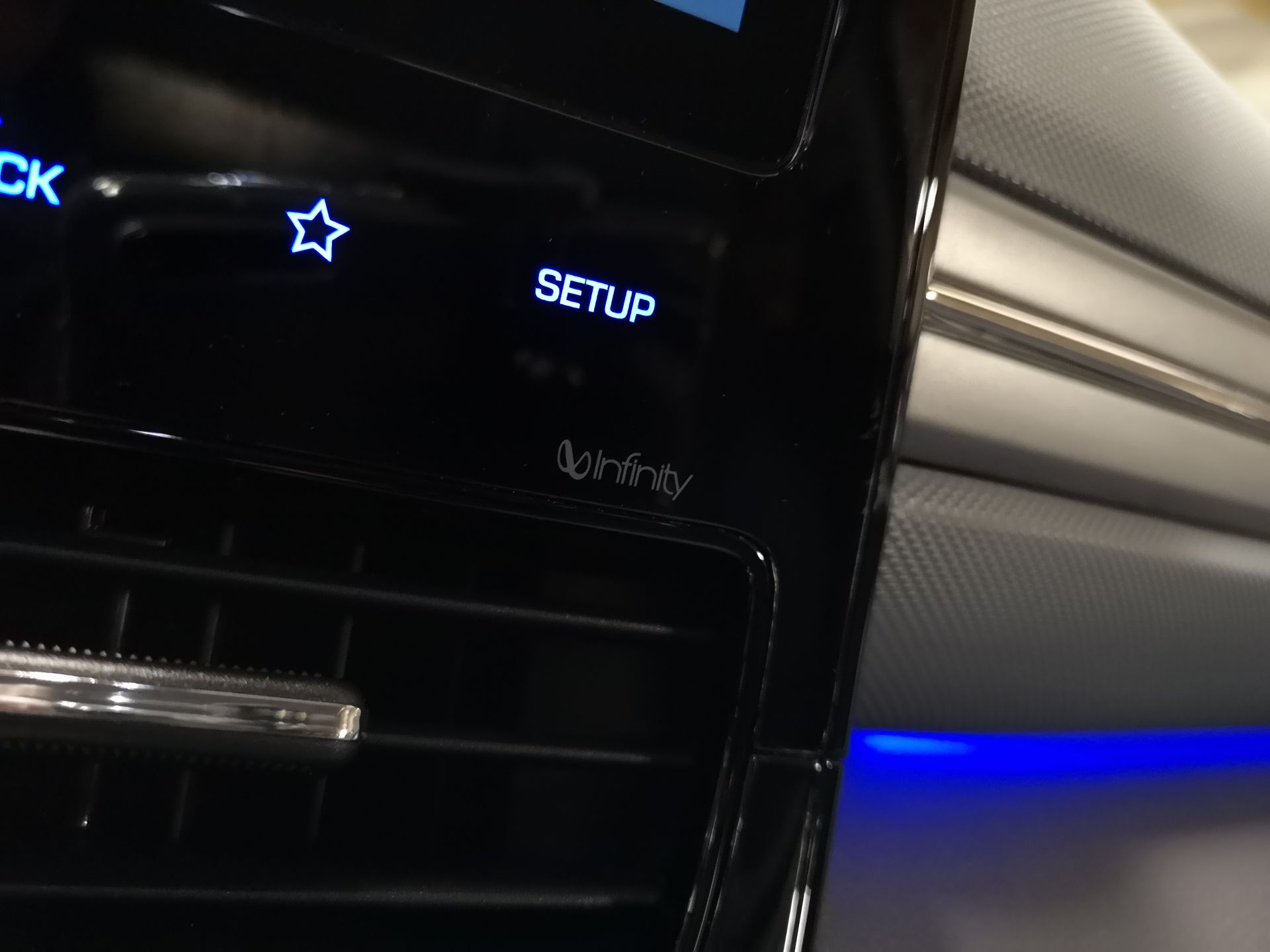 Hyundai Ioniq Electric: System zarządzania energią i audio Infinity 21