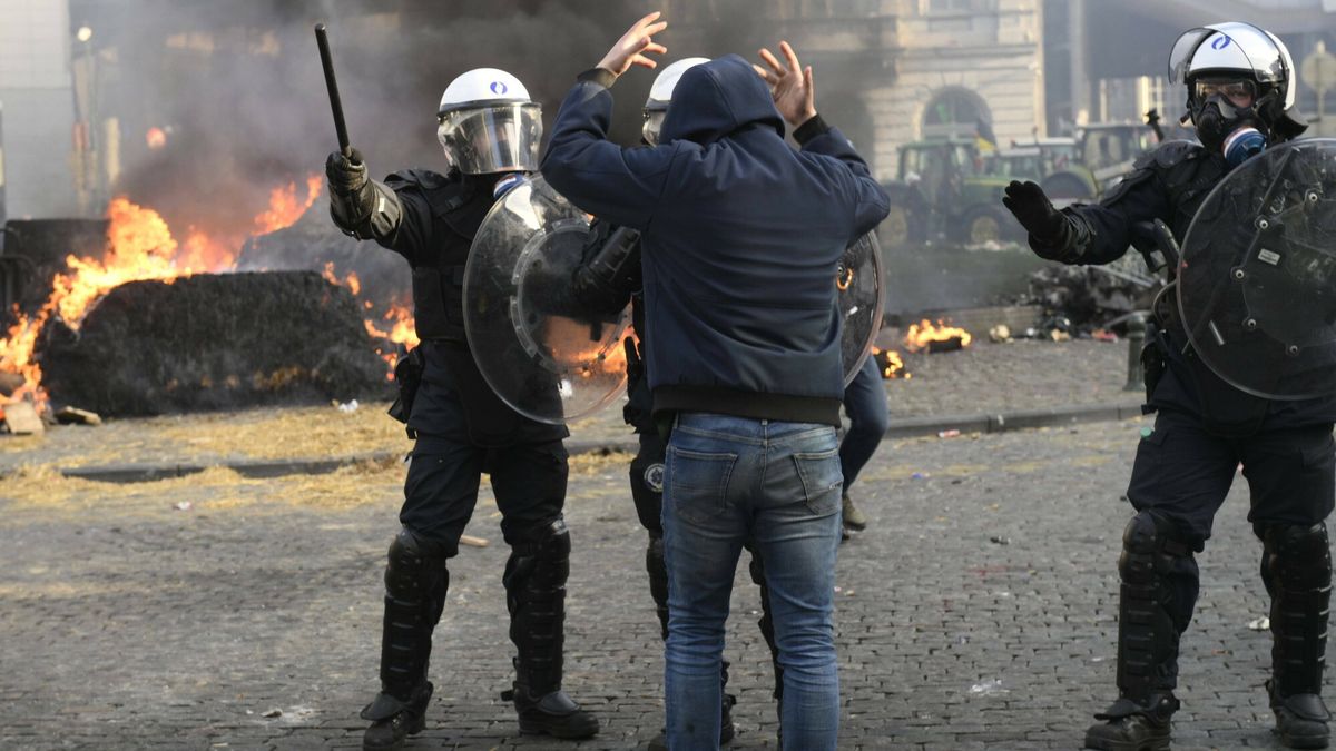 Rolnicy protestuj? pod Parlamentem Europejskim w Brukseli
Farmers demonstration in Brussels 18/12/2025 BRUSSELS, BELGIUM - DECEMBER 18 : Copa-Cogeca : Farmers demonstration EU farmers and agricultural cooperatives to protest against reforms to the Common Agricultural Policy CAP and unacceptable trade agreements on December 18, 2025 in Brussels, Belgium, 18/12/2025 Brussels Belgium PUBLICATIONxNOTxINxFRAxBEL Copyright: xPhilipxReynaersx
IMAGO/Philip Reynaers