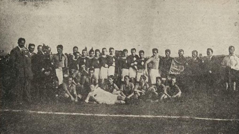 Piłkarze Polski i Rumunii w 1922 r.