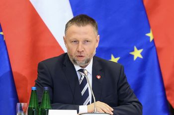 Kierwiński ostro w Niemczech. W tle pakt migracyjny