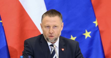 Kierwiński krytykuje pakt migracyjny. Chce twardszego kursu w Europie