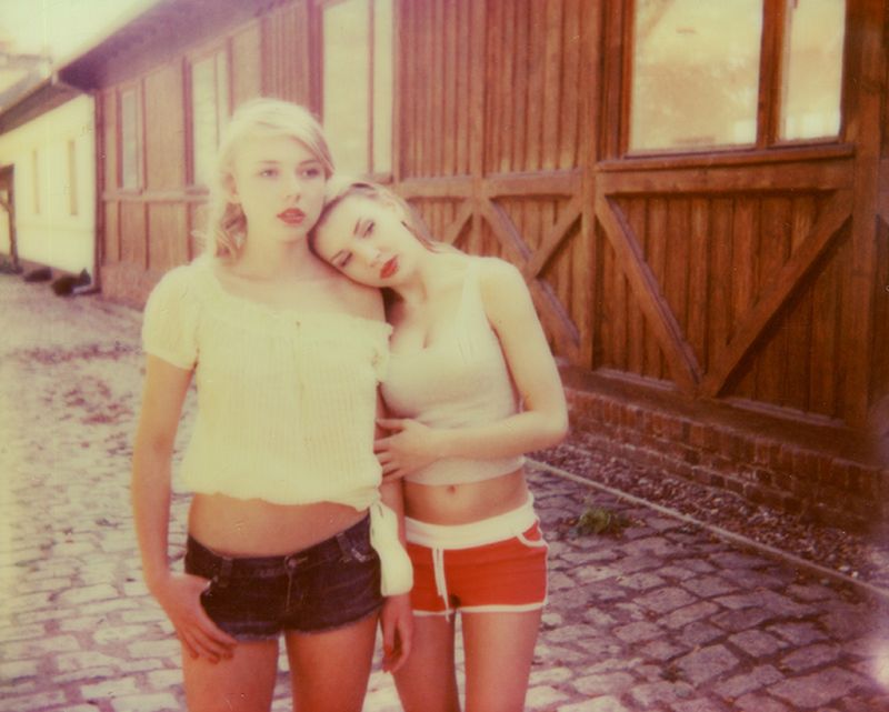 „Jest doskonały w swojej niedoskonałości" - mówi Jarek Kasprowiak o fotografowaniu na Polaroidzie 12