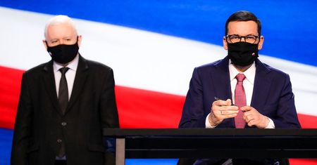 PiS rusza w teren i wykłada miliardy dla samorządów. Opozycja grzmi: "Kolejny fundusz wyborczy"
