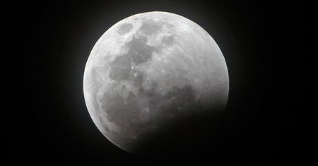 Uderzenie rakietą w Księżyc? Elon Musk zrobi to przypadkowo