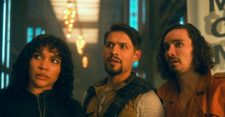 "Seksizm, homofobia i transfobia". Twórca serialu Netfliksa musi odpierać zarzuty