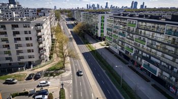 Warszawa: Nowe przejście dla pieszych na ruchliwej ulicy