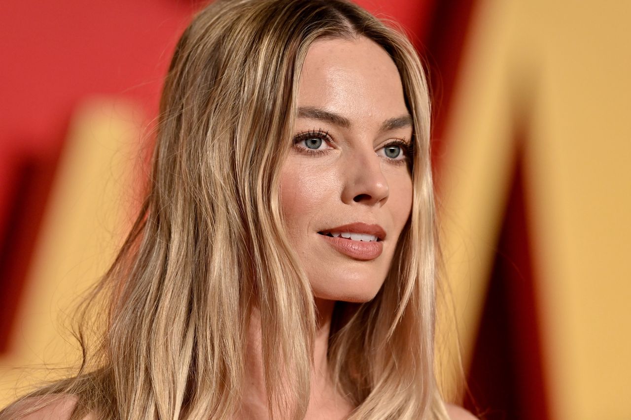 Margot Robbie dives into "Monopoly". Her next big screen gamble