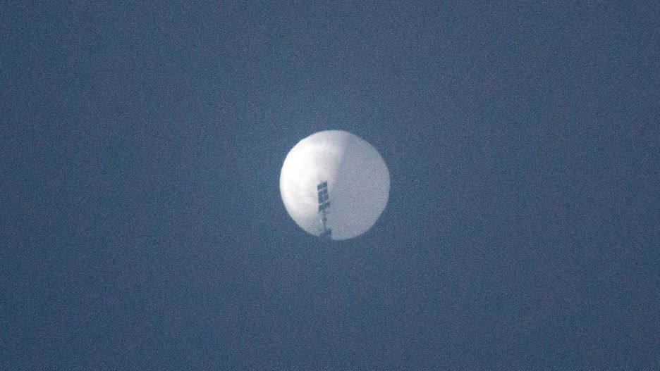 Chi?ski balon szpiegowski nad Montan?
This handout photo from Chase Doak taken on February 1, 2023 and released on February 2 shows a suspected Chinese spy balloon in the sky over Billings, Montana. - The Pentagon said February 2 it was tracking a Chinese spy balloon flying high over the United States, reviving tensions between the two countries just days ahead of a rare visit to Beijing by the top US diplomat. (Photo by Chase DOAK / CHASE DOAK / AFP) / -----EDITORS NOTE --- RESTRICTED TO EDITORIAL USE - MANDATORY CREDIT "AFP PHOTO / CHASE DOAK " - NO MARKETING - NO ADVERTISING CAMPAIGNS - DISTRIBUTED AS A SERVICE TO CLIENTS
CHASE DOAK