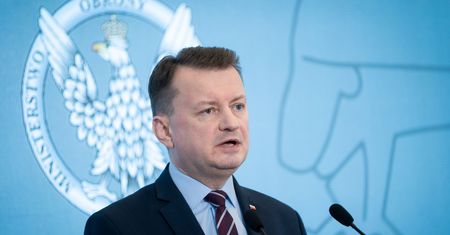 Raport MON trafił do prezydenta. Potwierdza oskarżenia Błaszczaka