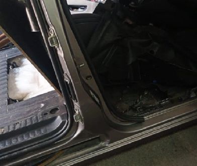 100 kilogramów narkotyków ukryte w podłodze samochodu